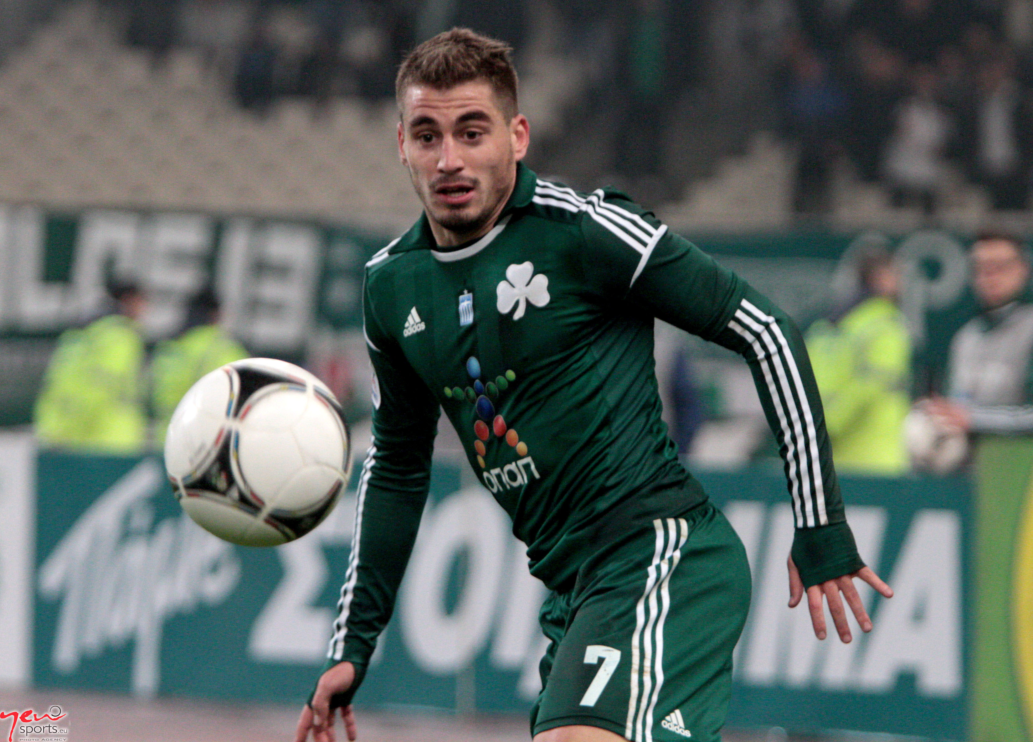 Μόνο στο εξωτερικό τα ερυθρόλευκα""