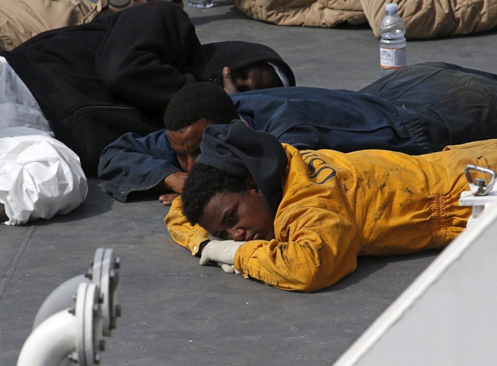 Αδιάκοπη τραγωδία στη Μεσόγειο! Δυο πλοιάρια με εκατοντάδες μετανάστες βολοδέρνουν στα κύματα!
