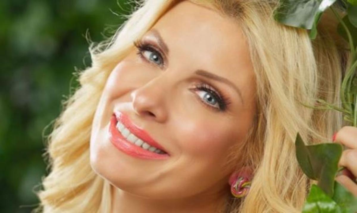 Ελένη Μενεγάκη: Έκανε εισαγωγή στο μαιευτήριο για να γεννήσει!