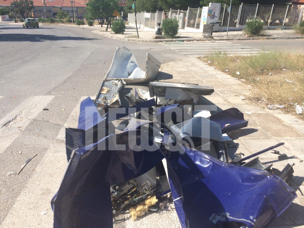 Απίστευτες φωτογραφίες από την έκρηξη ΑΤΜ στους Θρακομακεδόνες – Το ανατίναξαν με το Βελγικό σύστημα