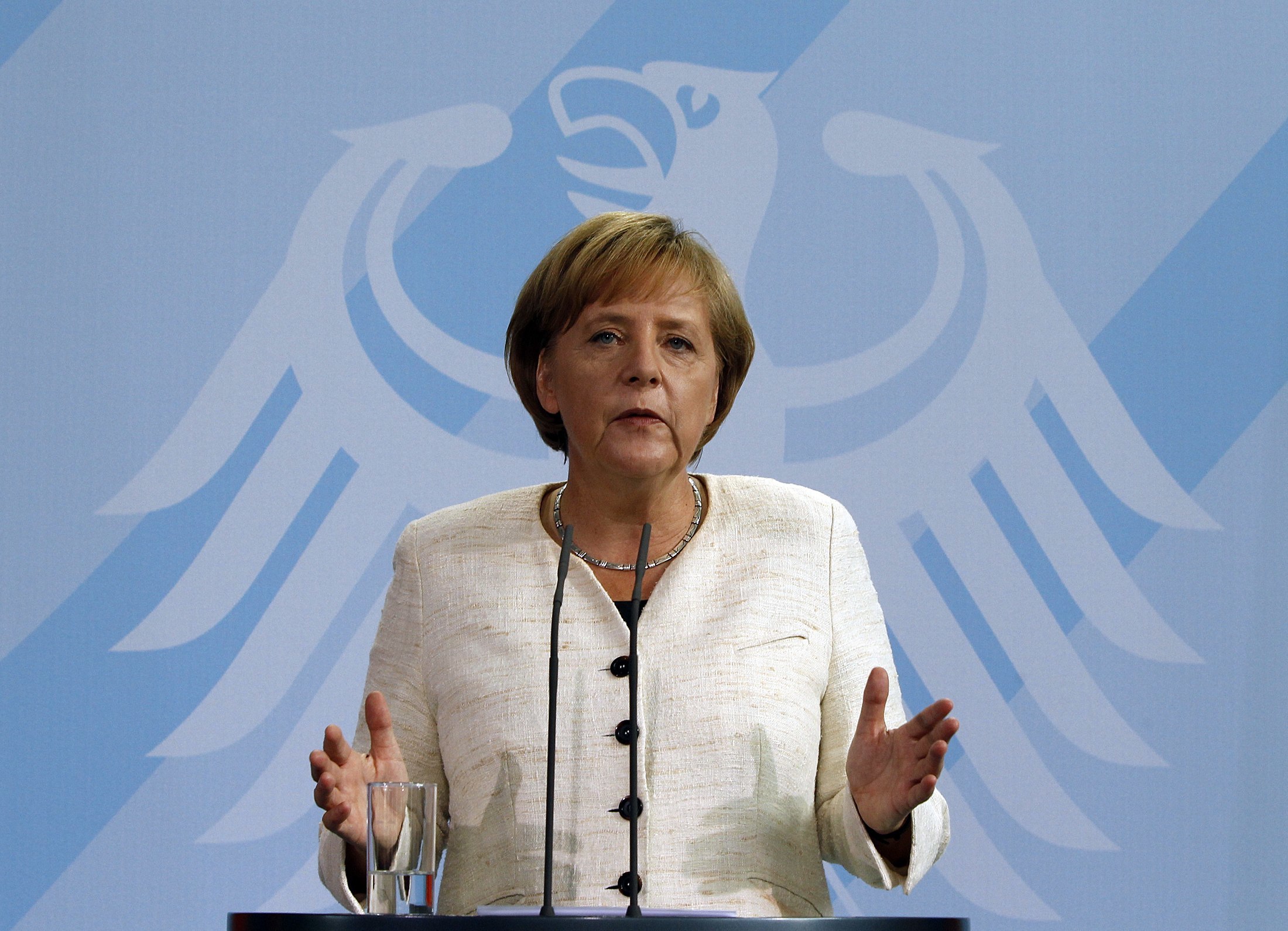 Μέρκελ: “Χρειάζονται τροποποιήσεις για διασφάλιση της σταθερότητα του ευρώ”