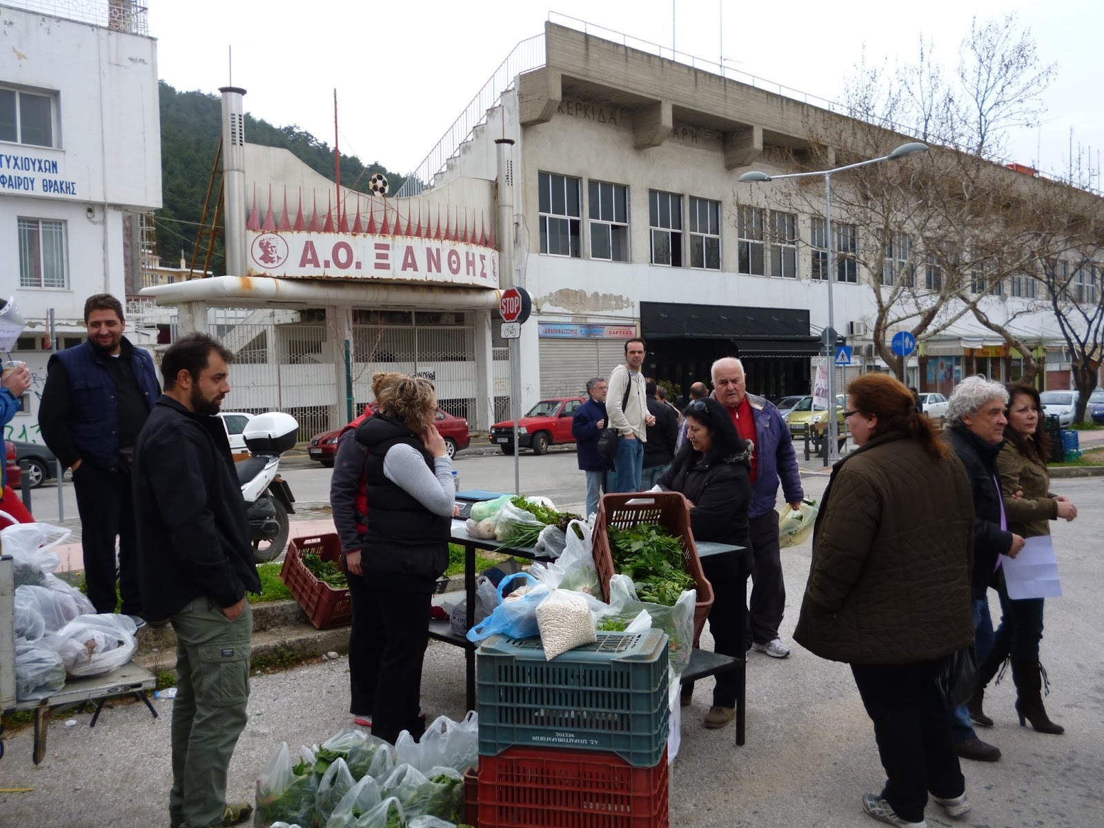 Ξάνθη: Στην ουρά για τρόφιμα χωρίς μεσάζοντες (VIDEO)