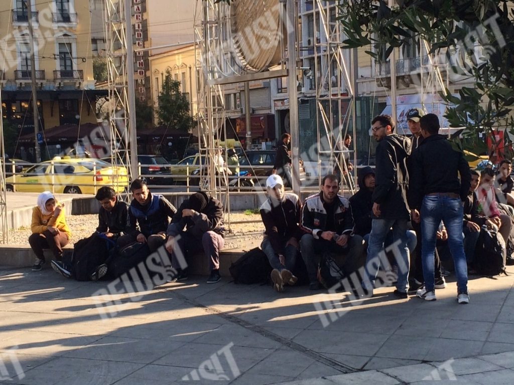 Χαμός και σήμερα στην Ομόνοια από μετανάστες που…”λιάζονται”