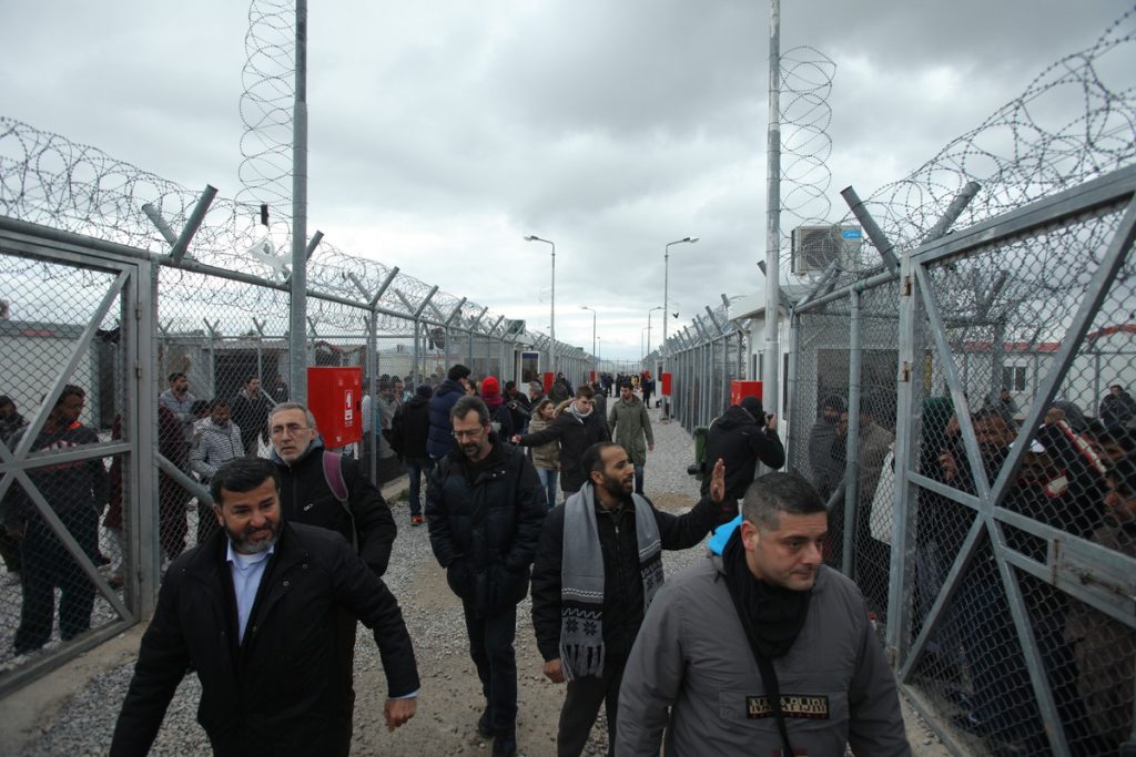 Έγγραφο αποκαλύπτει τη σύμβουλο της υπουργού Μετανάστευσης – Τι δηλώνουν κύκλοι του υποστράτηγου για τους παράνομους μετανάστες