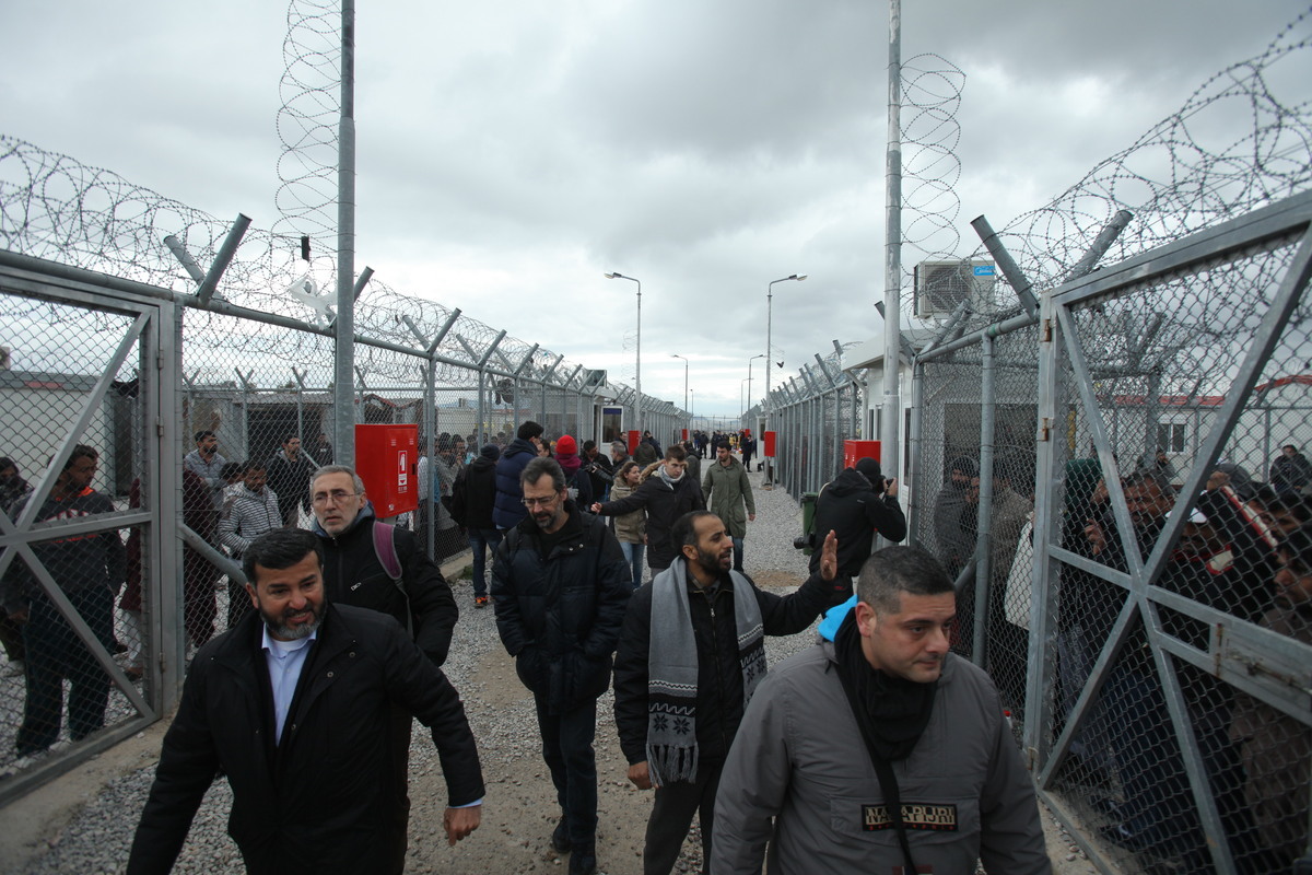 Έγγραφο αποκαλύπτει τη σύμβουλο της υπουργού Μετανάστευσης – Τι δηλώνουν κύκλοι του υποστράτηγου για τους παράνομους μετανάστες