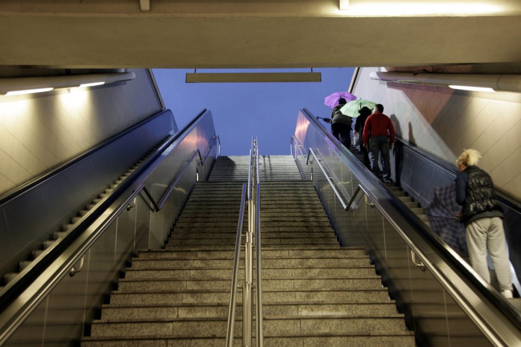 Ανοιχτοί για τους άστεγους πέντε σταθμοί του Μετρό