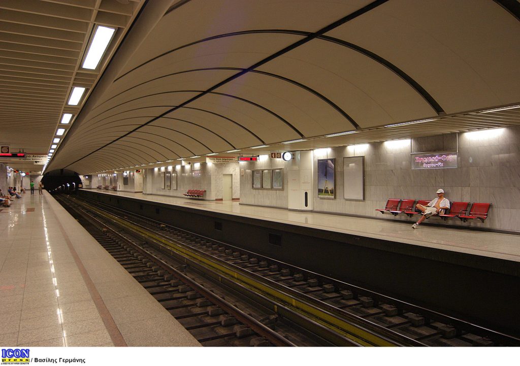 Νεαρός έπεσε στις ράγες του Μετρό!