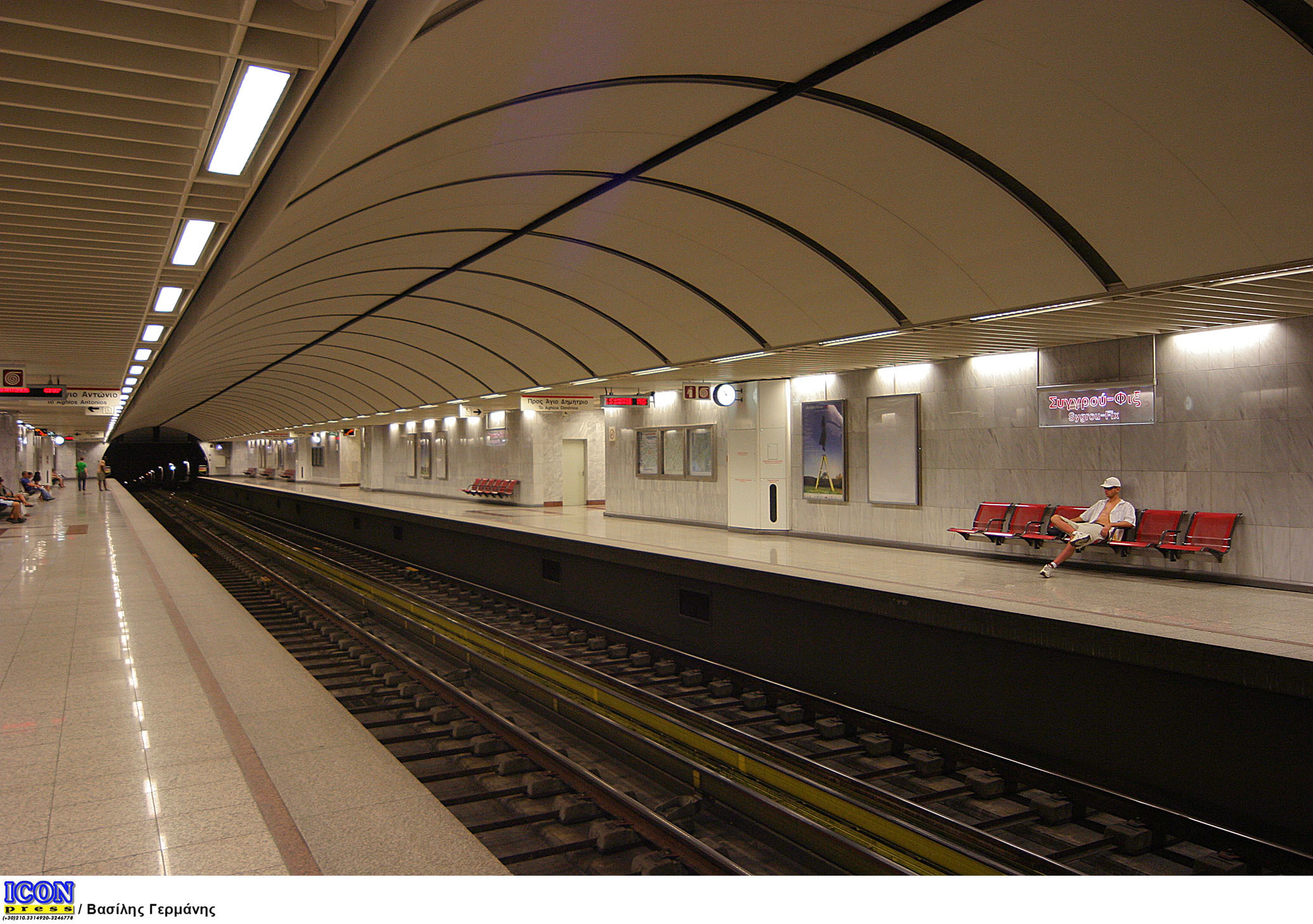 Νεαρός έπεσε στις ράγες του Μετρό!