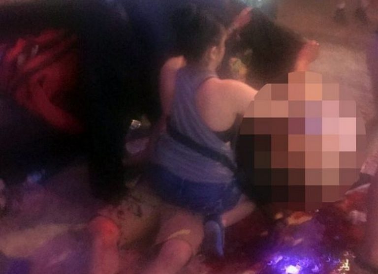 Λουτρό αίματος με 6 νεκρούς! “Μείνετε στα γ@@μενα ξενοδοχεία” – Γάζωσαν το κοινό σε φεστιβάλ [pics, vids]