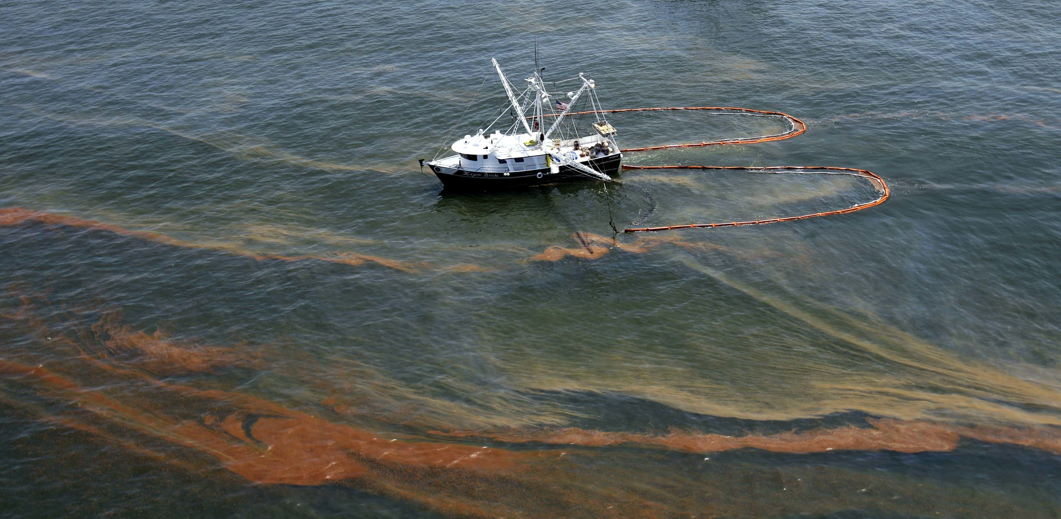 Καθυστερούν την φραγή της πετρελαιοπηγής στον Κόλπο του Μεξικού