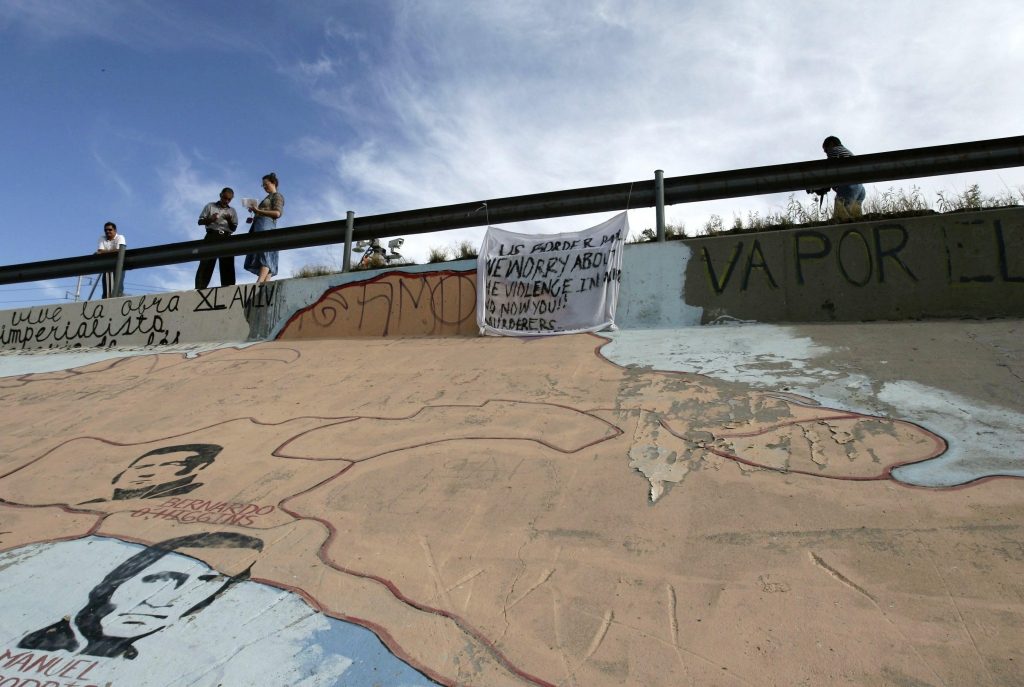 Τα σύνορα του Μεξικού με τις ΗΠΑ συχνά μετατρέπεται σε πεδίο μάχης. ΦΩΤΟ REUTERS