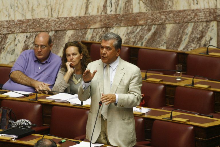 Μητρόπουλος: Προτείνω διαρκές συμβούλιο αρχηγών