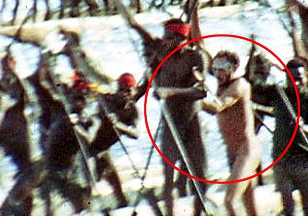 Σε φυλή κανίβαλων Παπούα ο πλουσιότερος γόνος στον κόσμο; (ΦΩΤΟ)