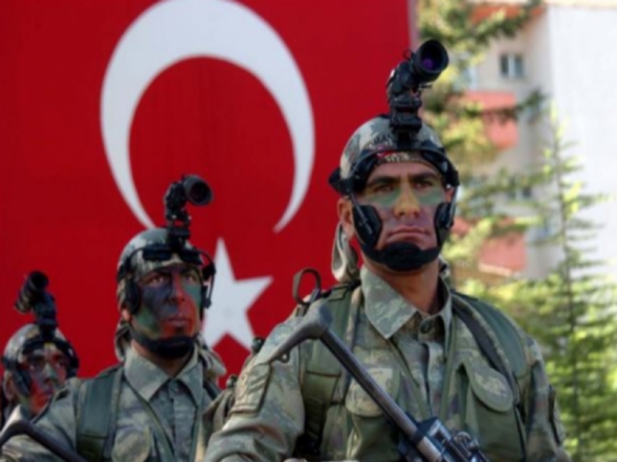 Τι τραγουδάνε για την Ελλάδα οι άλλοι στρατοί; Τραγούδια μίσους και αποκεφαλισμών