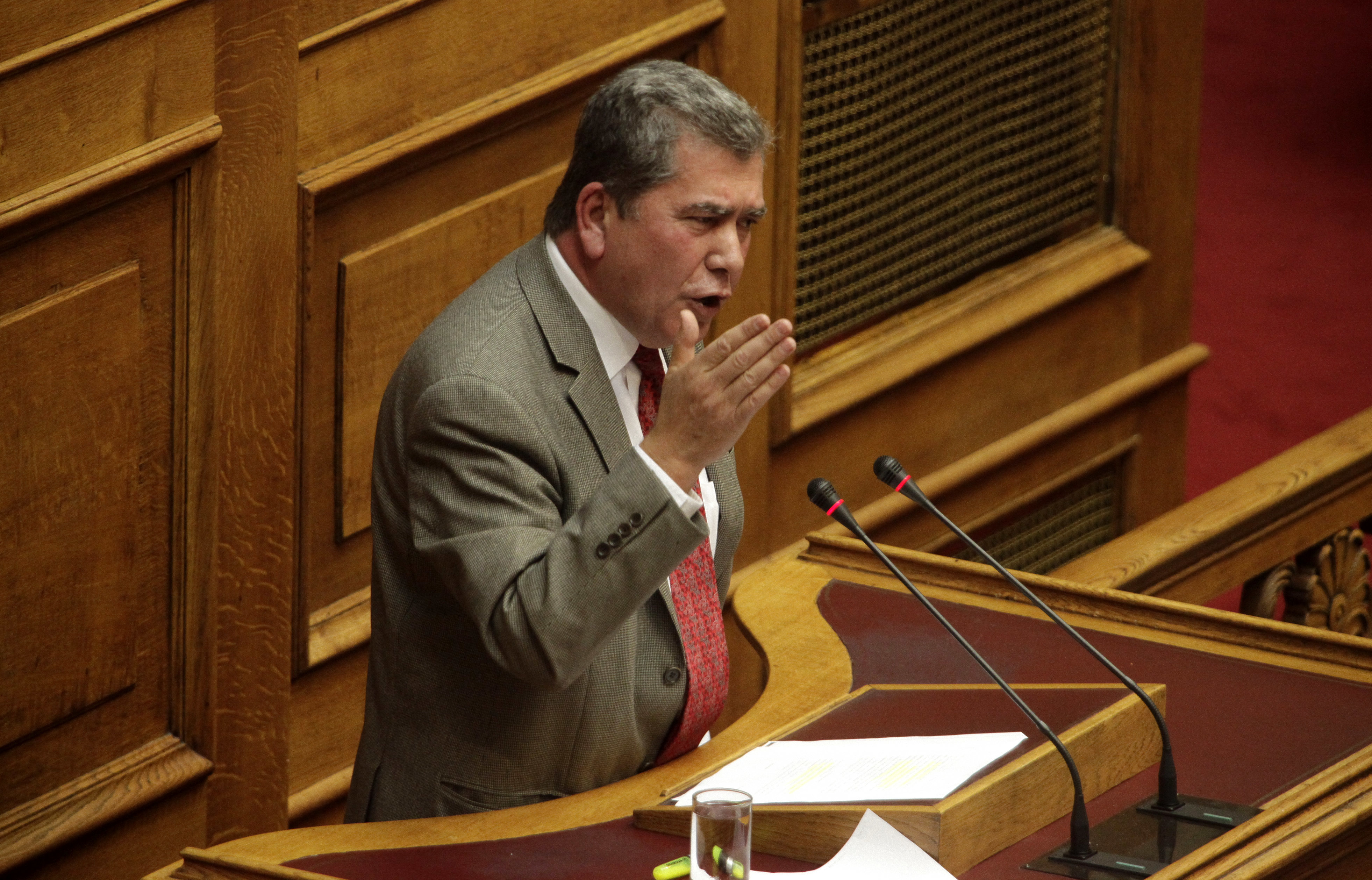 Ο Αλέξης Μητρόπουλος καταγγέλλει αξιωματούχο του ΔΝΤ