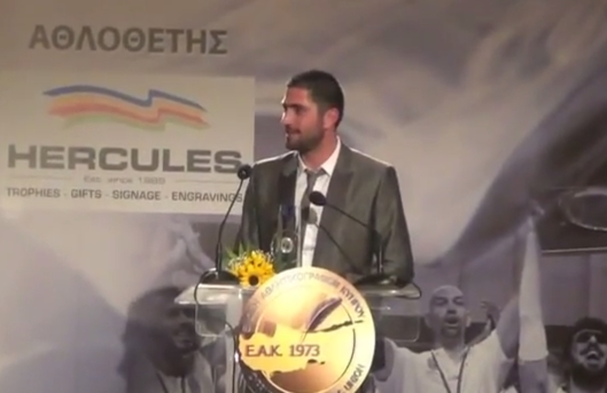 “Κρέμασε” τα παπούτσια του ο Μιχάλης Κωνσταντίνου (VIDEO)
