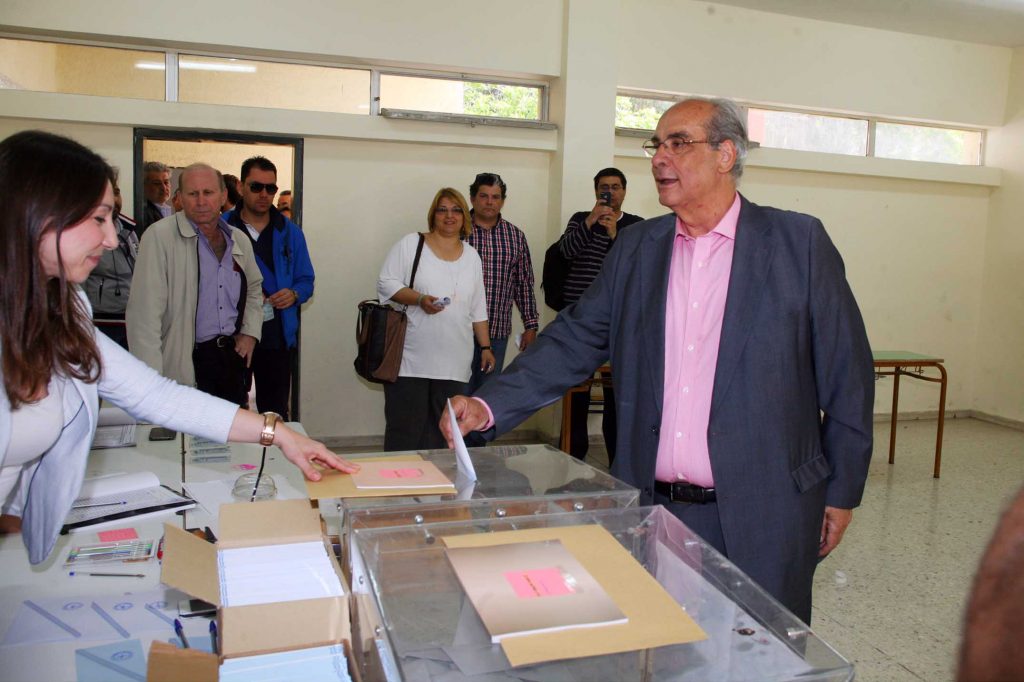 Εκλογές 2014: Ο διάλογος Μιχαλολιάκου με στέλεχος του Μώραλη