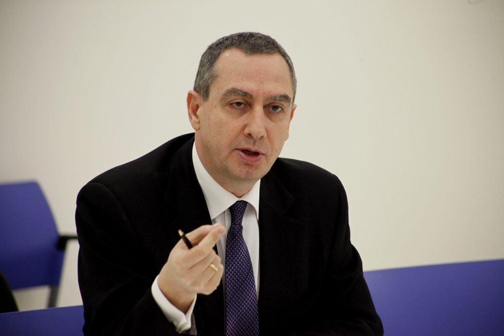 Μιχελάκης: να παραδώσει την έδρα του ο Γ. Παπανδρέου