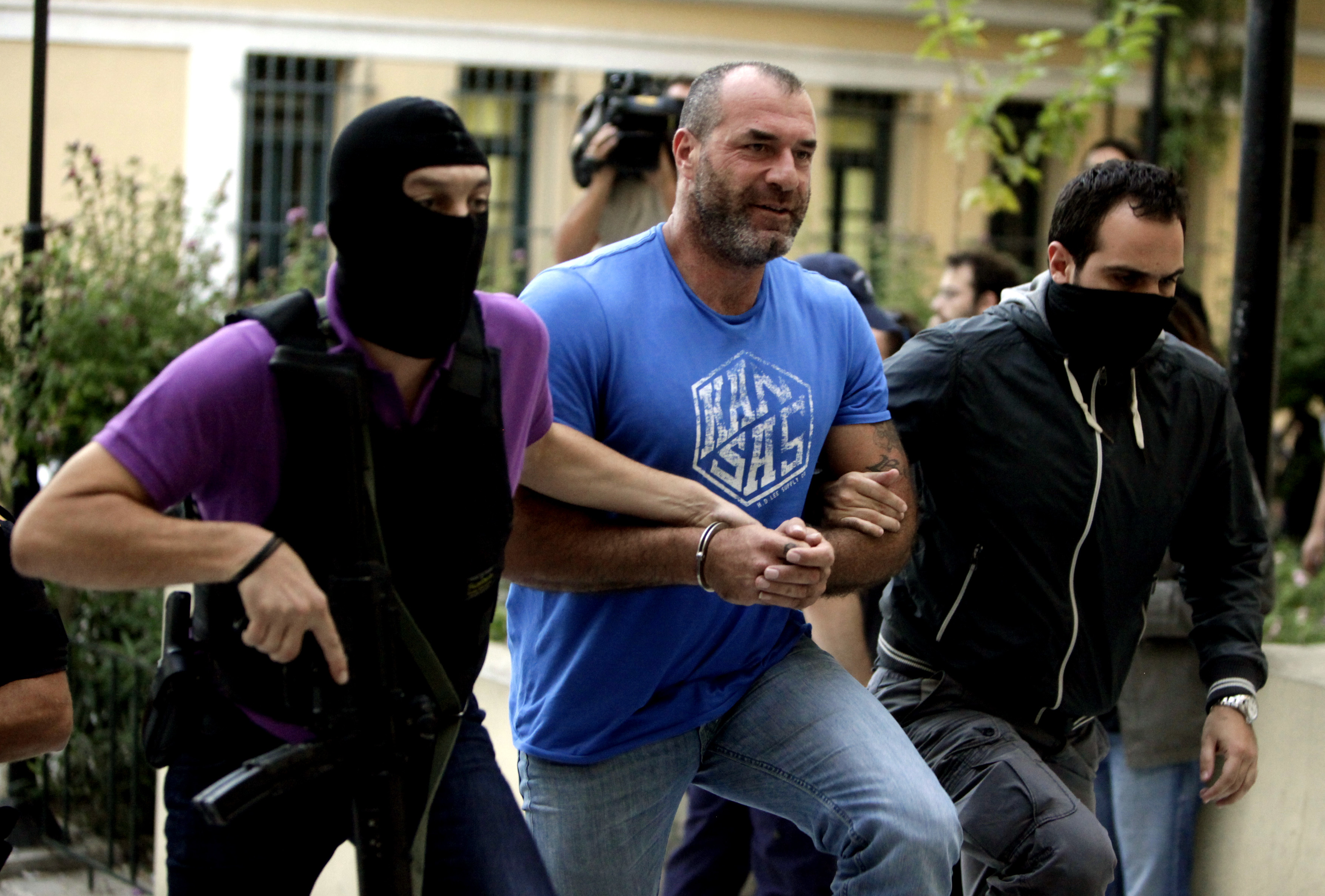 Βρέθηκαν όπλα στα σπίτια των βουλευτών της Χρυσής Αυγής, Λαγού και Μίχου