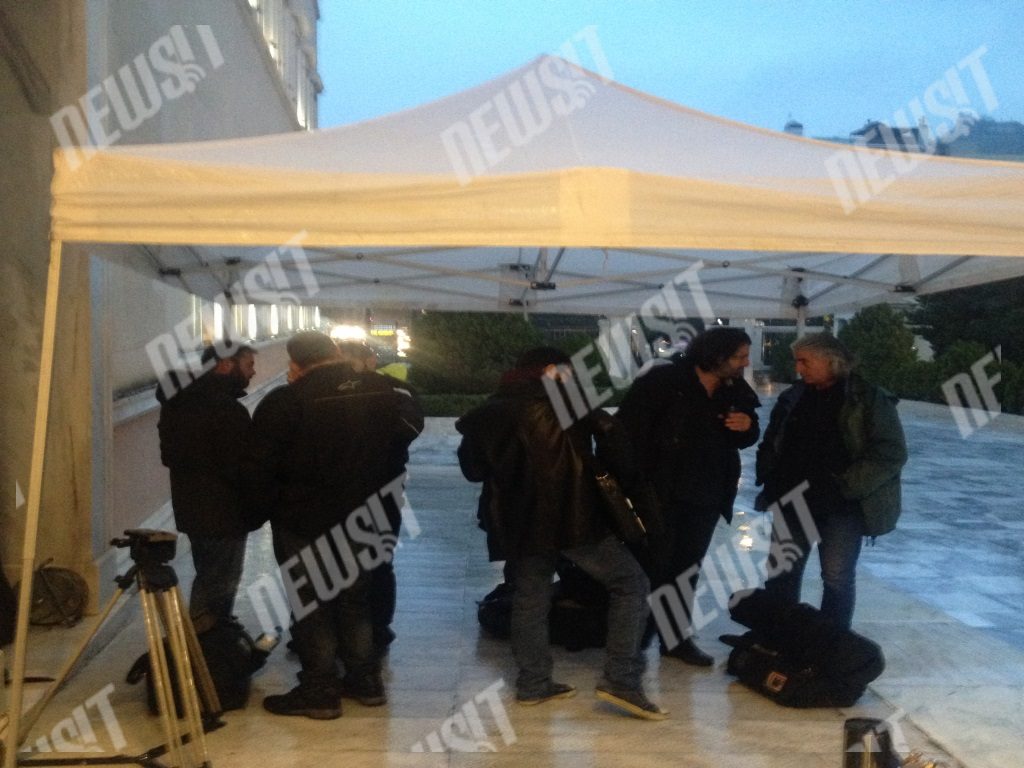 Διεθνή ΜΜΕ έχουν κατακλύσει τη Βουλή! Όσα μεταδίδουν για την 1η ψηφοφορία Προέδρου Δημοκρατίας