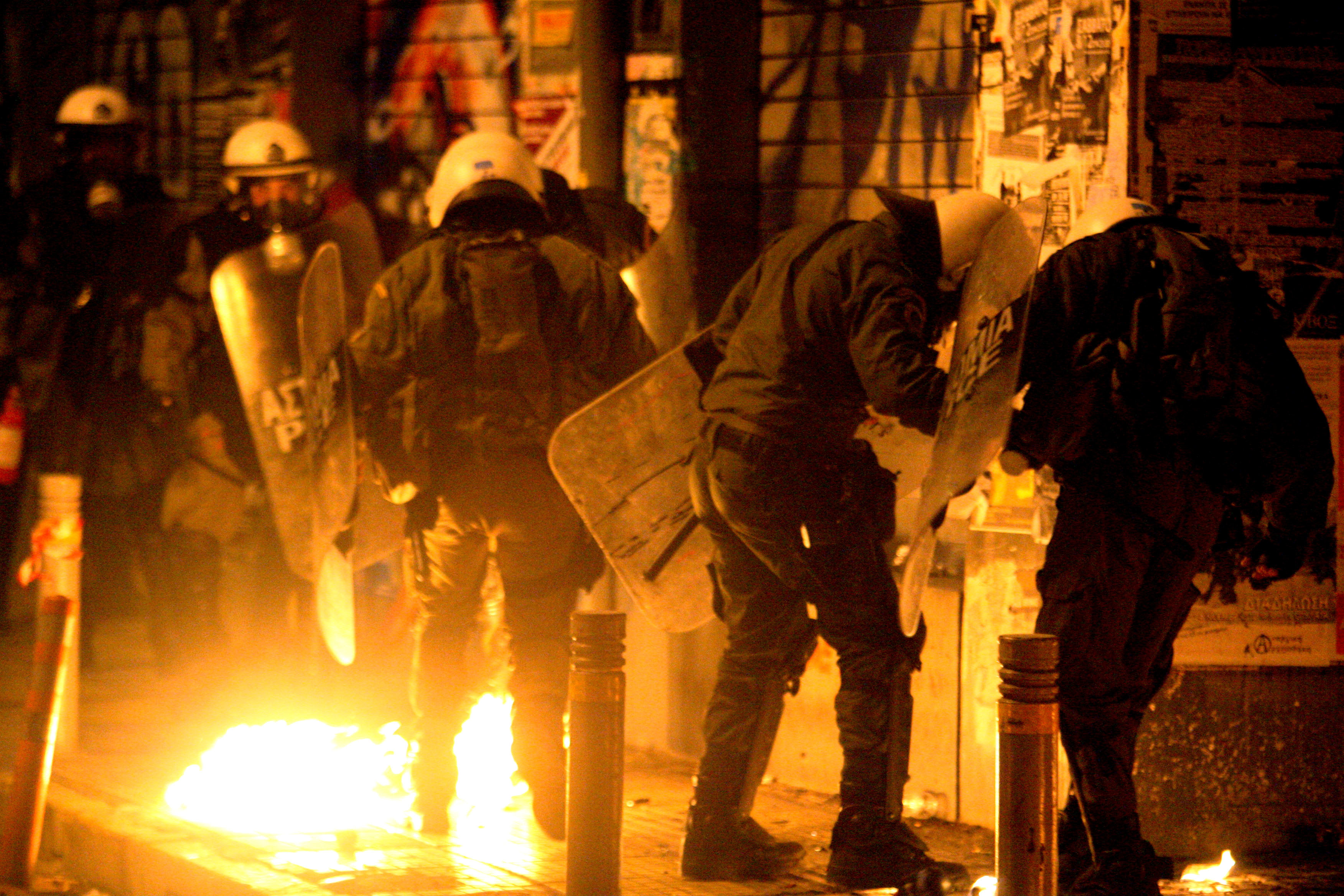 Θεσσαλονίκη: Πέταξαν μολότοφ σε αστυνομικούς