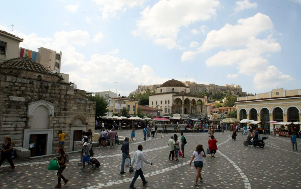 Guardian: Η διαφθορά “βασιλεύει” στην Ελλάδα