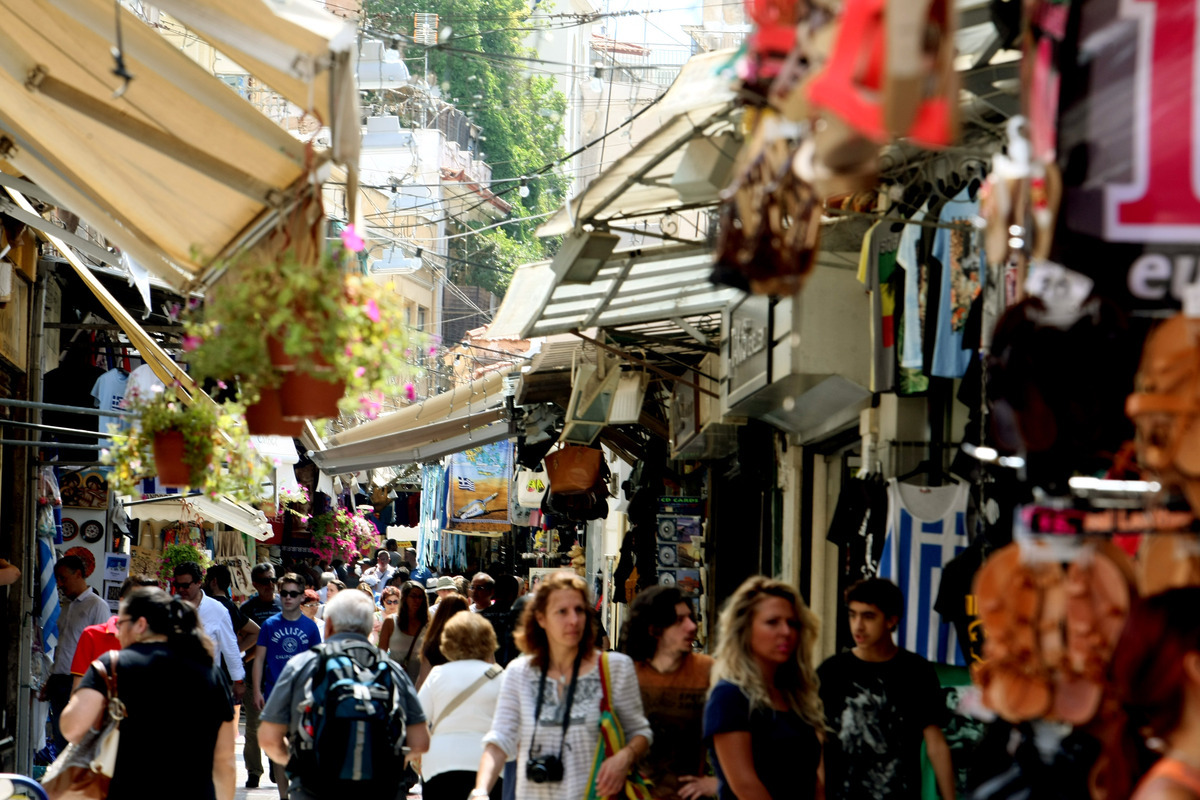 Η κρίση έκοψε τα “φτερά” των Ελλήνων – Δεν προσδοκούν σταθερούς μισθούς