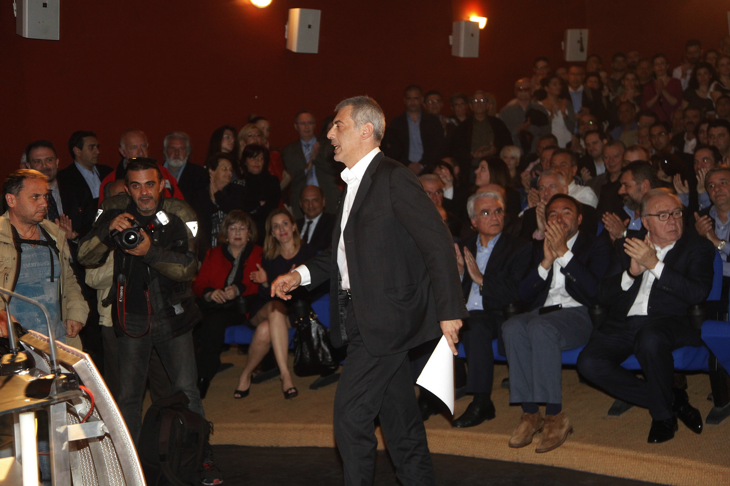 “Γαλάζιες” φουρτούνες στον Πειραιά – Τρεις βουλευτές της Ν.Δ. στον Μώραλη