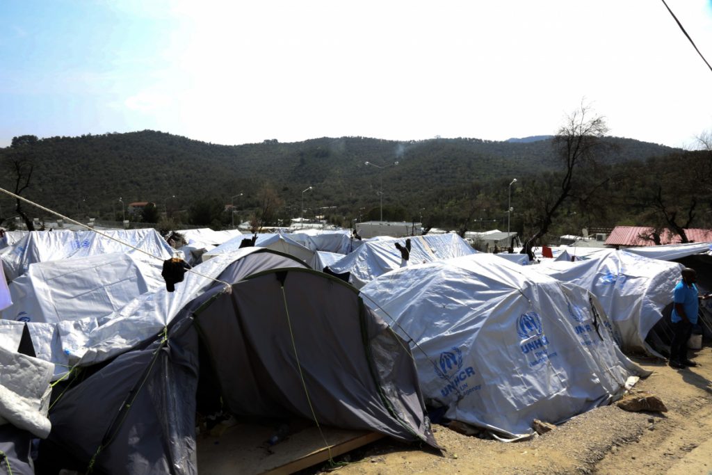 Στα όρια τους πρόσφυγες στη Μόρια – Ξεκίνησαν απεργία πείνας έξω από την Υπηρεσία Ασύλου