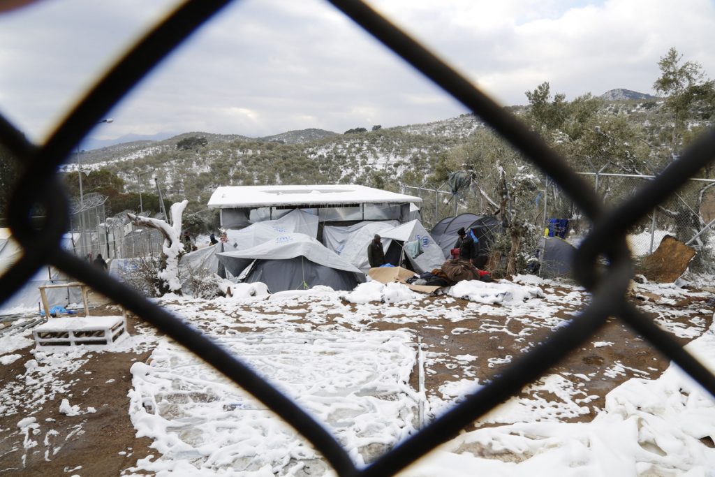 Λέσβος: Μετ’ εμποδίων η μεταφορά προσφύγων από τη Μόρια