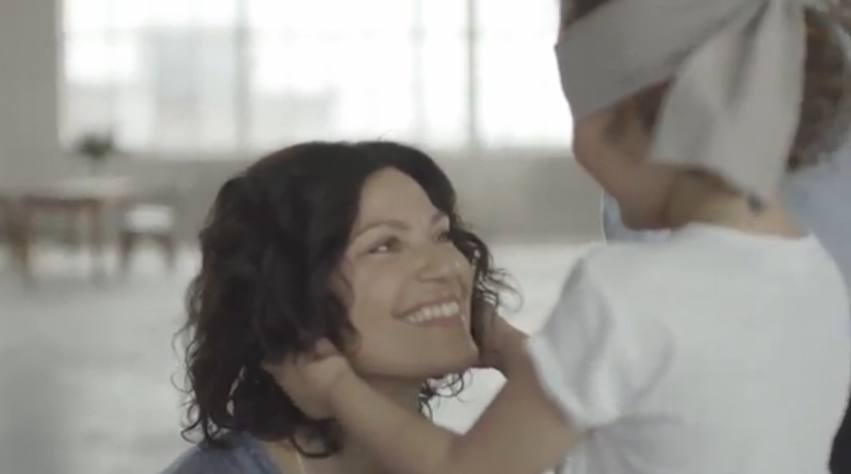 Ραγίζει καρδιές το βίντεο με τα “τυφλά” παιδιά που αναγνωρίζουν τις μητέρες τους!