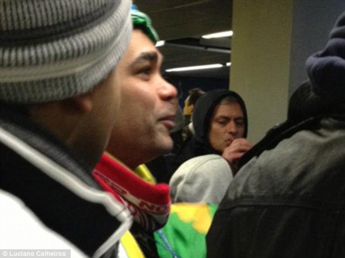 Με κουκούλα στο Στάμφορντ Μπριτζ ο Μουρίνιο (ΦΩΤΟ)