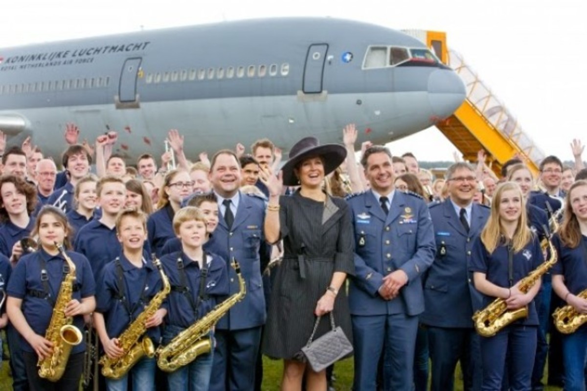 Νεαροί μουσικοί υπό τα φτερά της Royal Air Force και το βλέμμα της Βασίλισσας