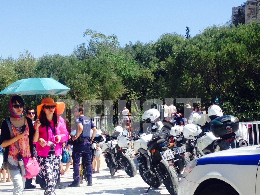 “Με χτύπησαν ακτιβιστές στην Ακρόπολη” υποστηρίζει γυναίκα ξεναγός – ΦΩΤΟ κ VIDEO