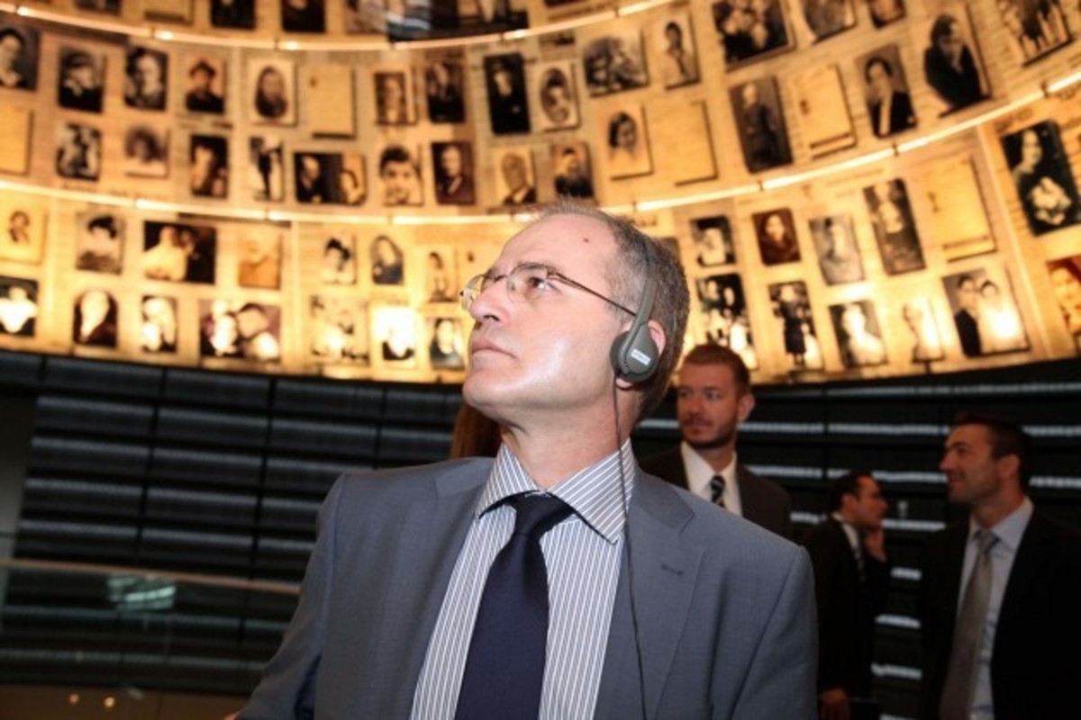 “Στο μνημόνιο μπήκαμε λόγω Καραμανλή” λέει ο πρώην ΥΕΘΑ Πάνος Μπεγλίτης