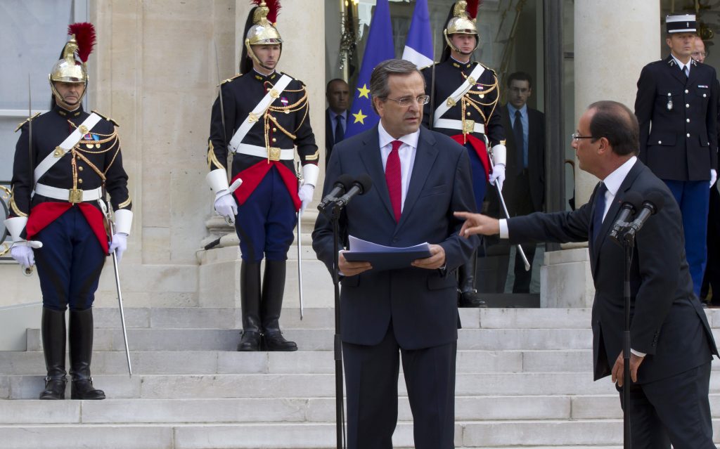 Το γούρι του Σαμαρά είναι… μπλε