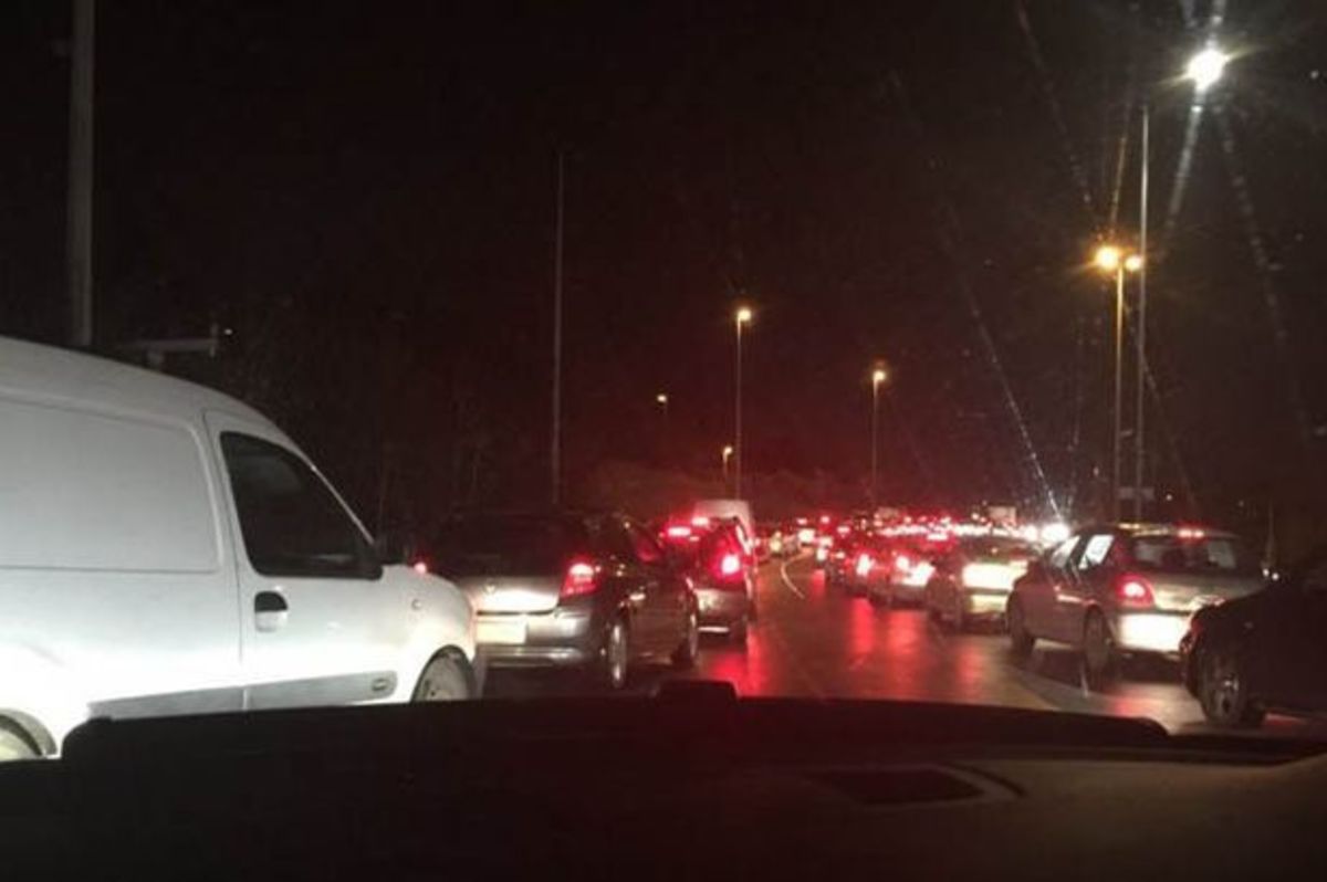 Χριστουγεννιάτικος εφιάλτης! 6 ώρες μποτιλιάρισμα σε εμπορικό