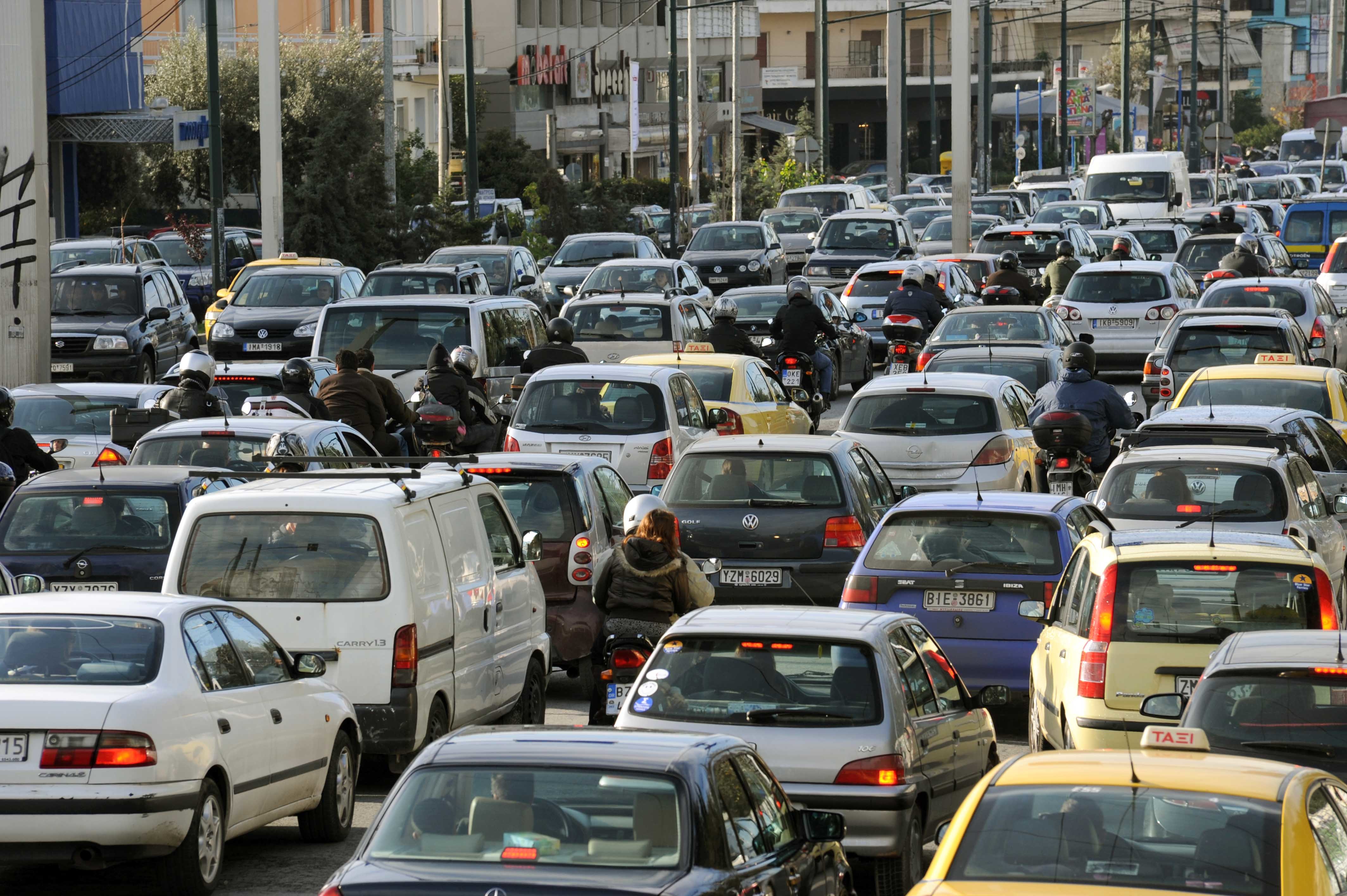 Οι Αθηναίοι τράβηξαν χειρόφρενο… λόγω κρίσης