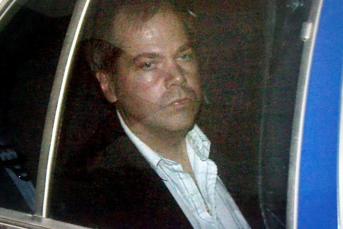 Απελευθερώνεται ο άνθρωπος που πυροβόλησε τον πρόεδρο Reagan για να εντυπωσιάσει την Jodie Foster