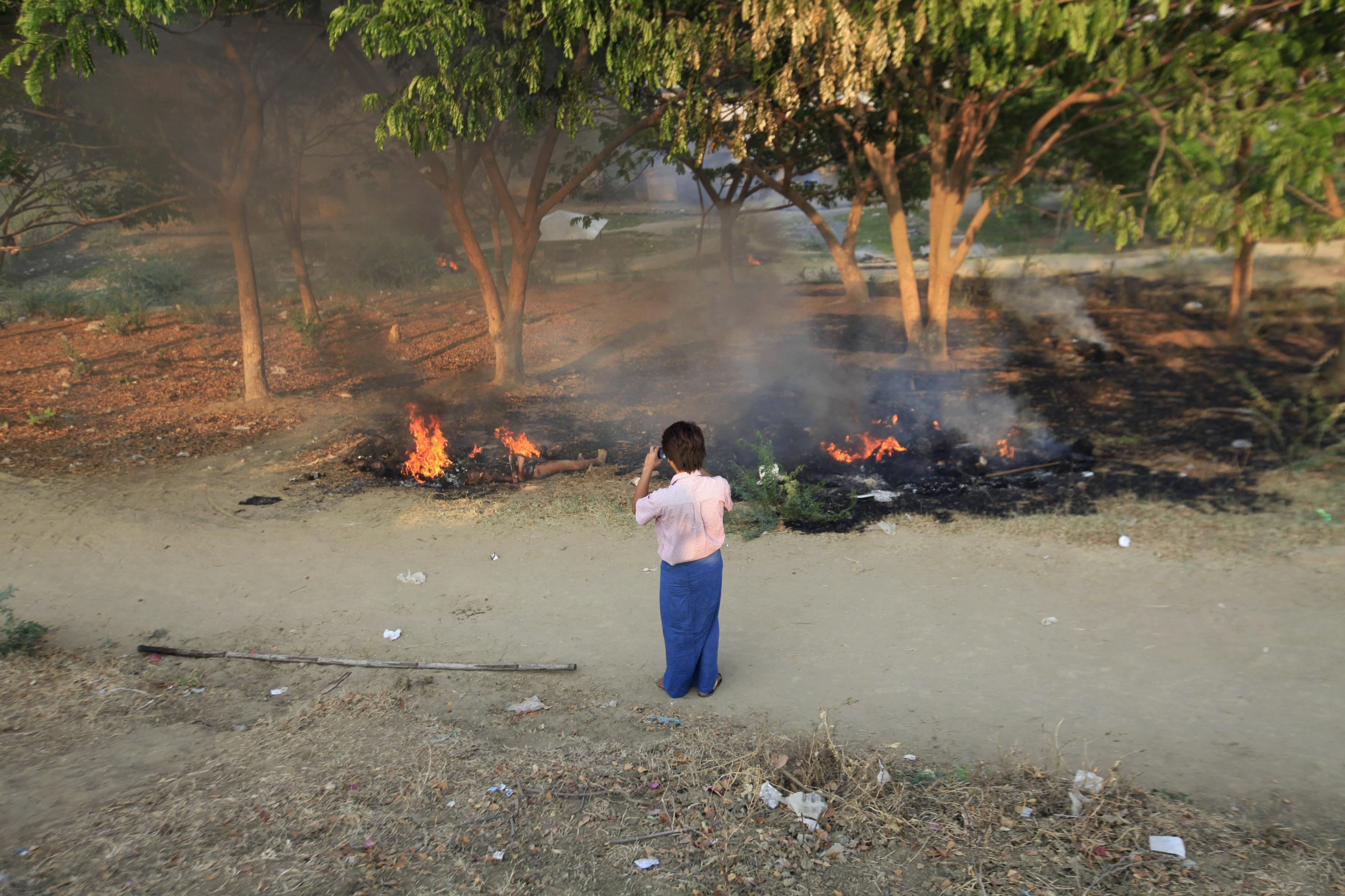 Δεκάδες νεκροί από πυρκαγιά σε καταυλισμό προσφύγων