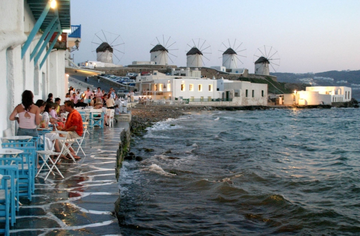 Όργιο διαφθοράς ανάμεσα σε Σύρο και Μύκονο