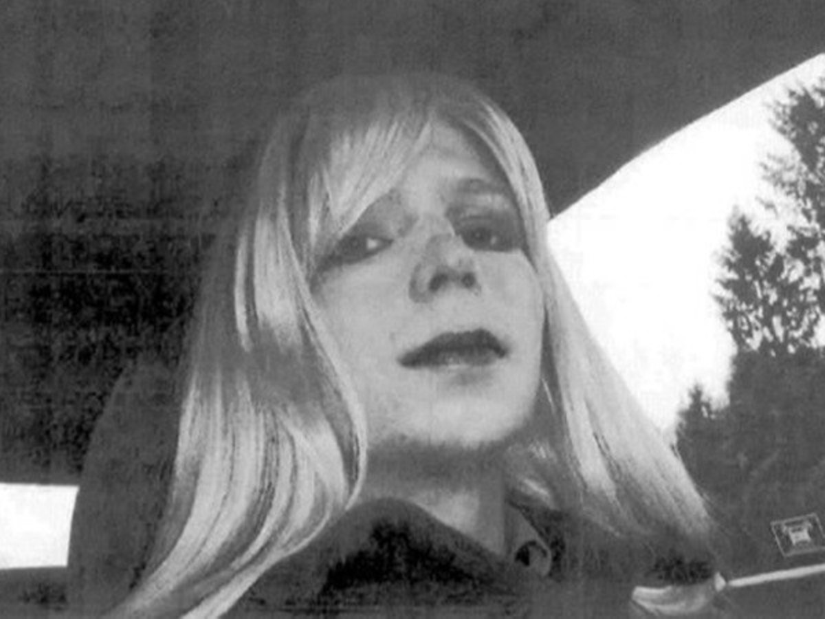 Εξευτελίζουν συνεργάτη του Ασάνζ! – ΦΩΤΟ