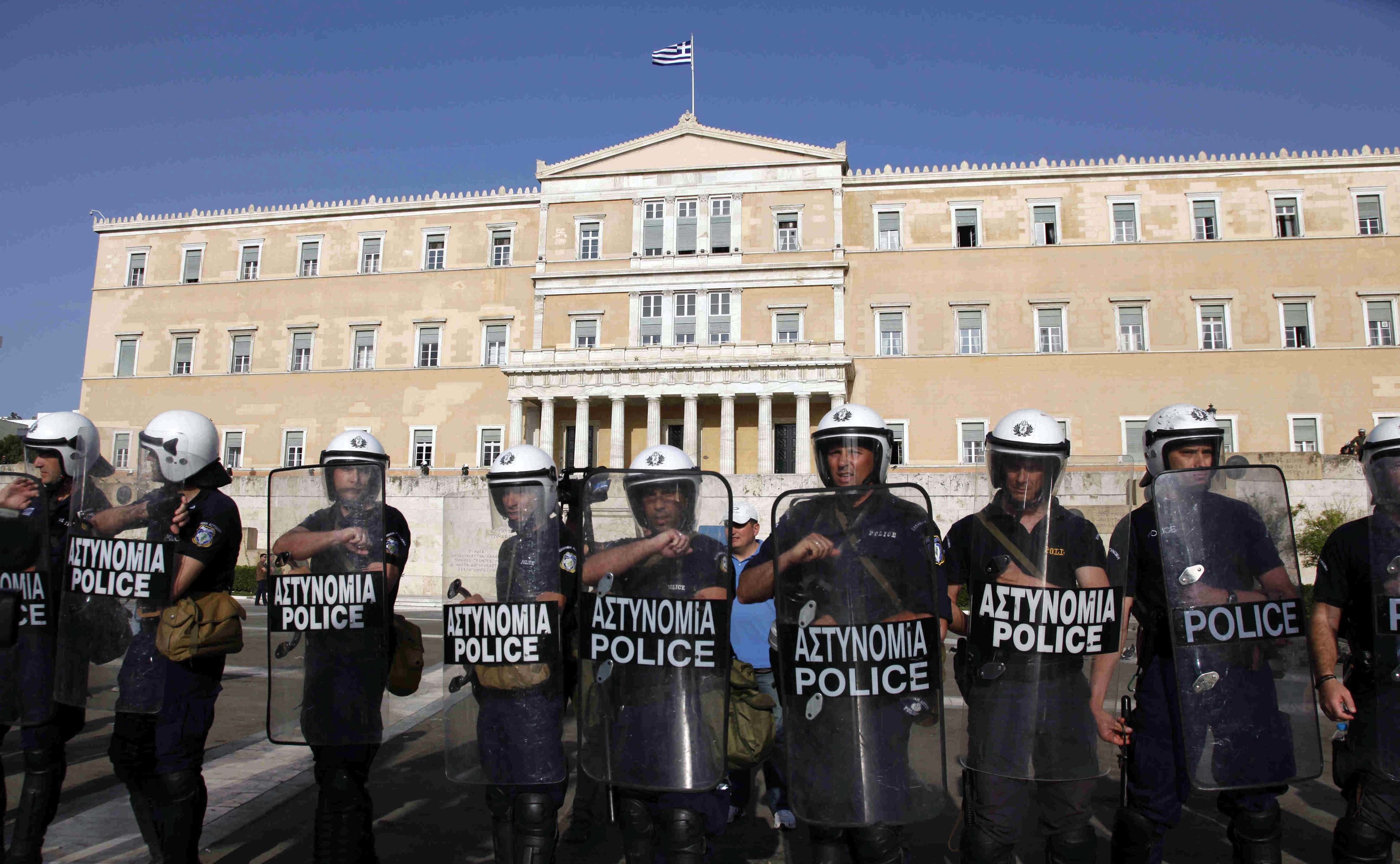 Συναγερμός για επιθέσεις κατά πολιτικών