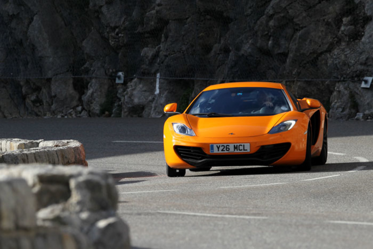 Οδηγούμε την McLaren MP4-12C