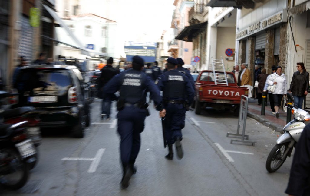 Αλλοδαπός βρέθηκε μαχαιρωμένος