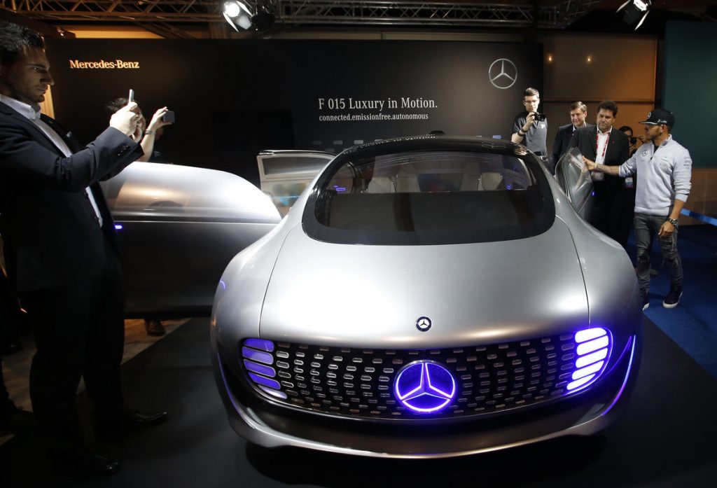 Έκπληξη από την Mercedes που αποσύρει ρομπότ από την παραγωγή