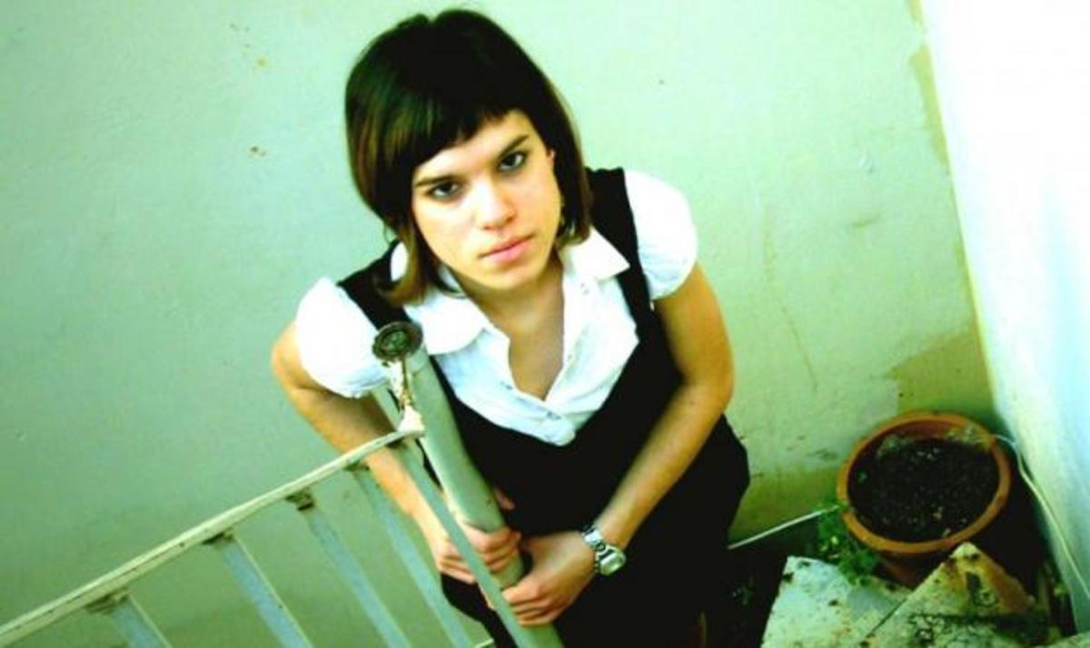 Γνωστή τραγουδίστρια ναυάγησε μεσοπέλαγα – Eπτά ώρες έδινε μάχη με τα κύματα