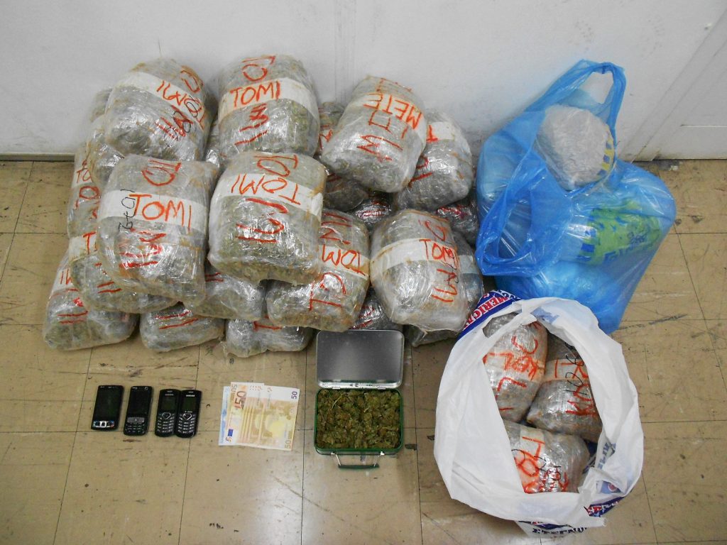 Συνέλαβαν έμπορο ναρκωτικών στον Κόκκινο Μύλο