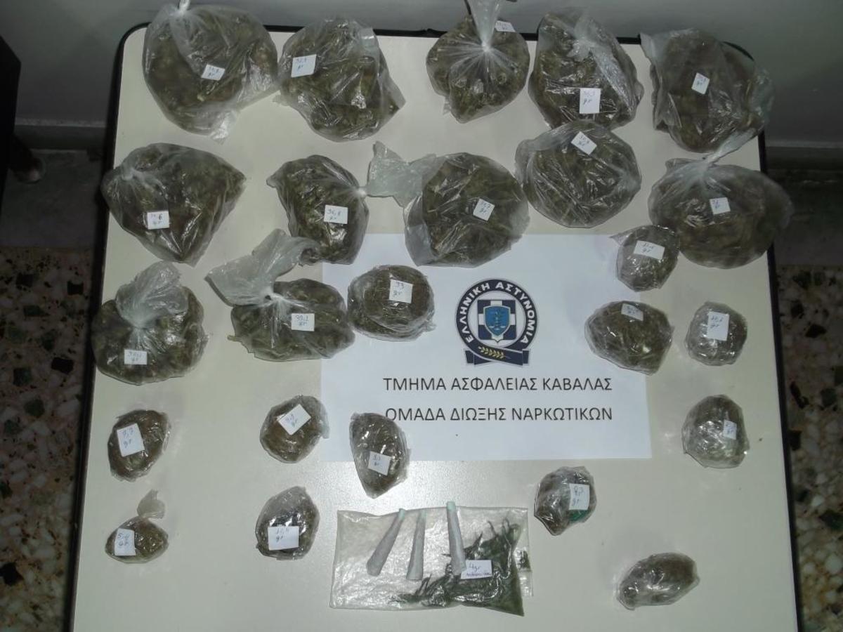 Τα ναρκωτικά που είχε ο 56χρονος - ΦΩΤΟ ΕΛ.ΑΣ.