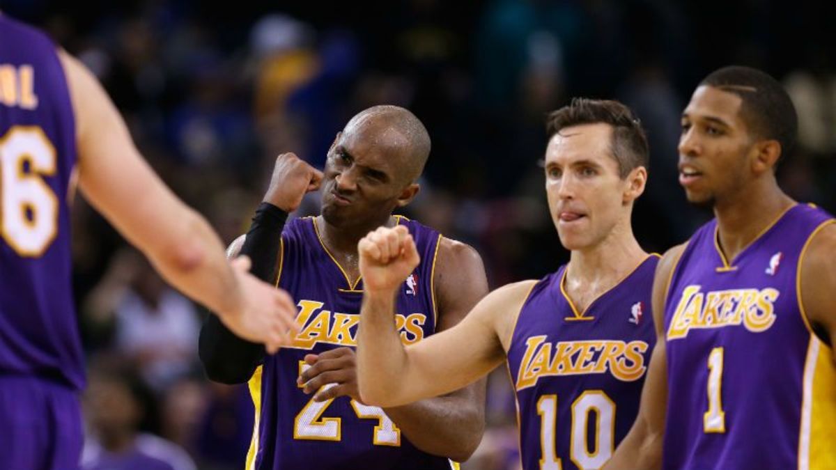 Με Νας οι Λέικερς, σούπερ Κουφός